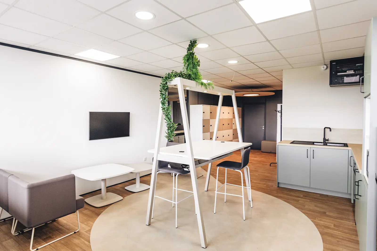 Coin détente avec canapé et table haute